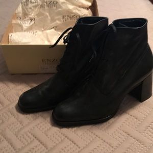 Enzo black lace up